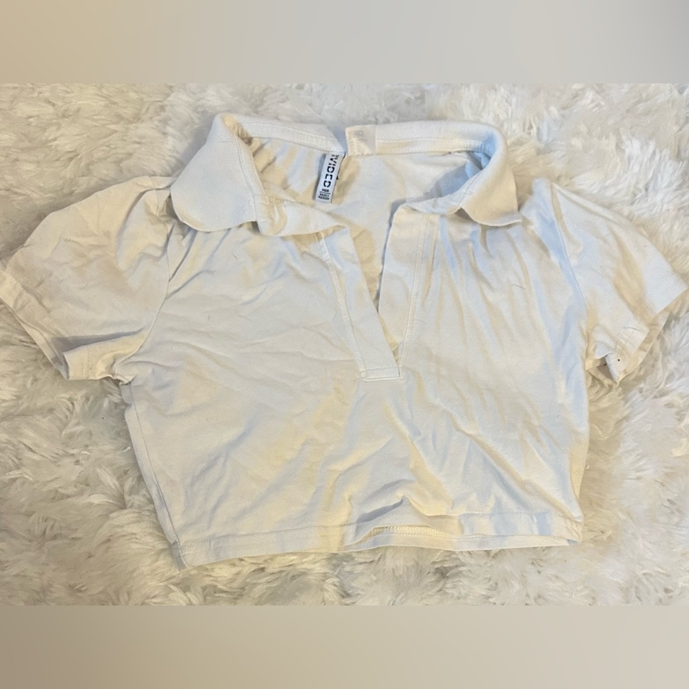 V-Neck Cropped Tee
